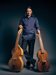 C01089_artist2_photo by Juan Segovia